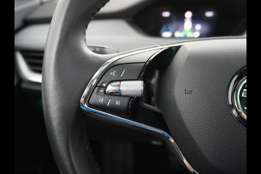Škoda ENYAQ iV 60 Pano-dak Warmtepomp Camera Apple Carplay Android Auto Navi Ecc Cruise Control Pdc Keyless Advanced Stoelverwarming DAB Led Ecc Achter Privacy Glas Lmv Origineel Nederlandse Auto Nieuwprijs €46.625,-
