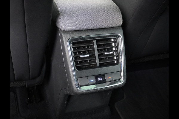 Škoda ENYAQ iV 60 Pano-dak Warmtepomp Camera Apple Carplay Android Auto Navi Ecc Cruise Control Pdc Keyless Advanced Stoelverwarming DAB Led Ecc Achter Privacy Glas Lmv Origineel Nederlandse Auto Nieuwprijs €46.625,-