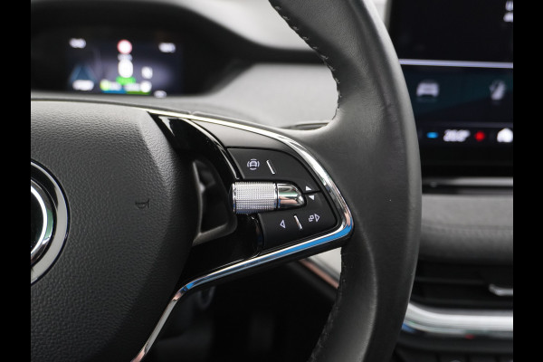Škoda ENYAQ iV 60 Pano-dak Warmtepomp Camera Apple Carplay Android Auto Navi Ecc Cruise Control Pdc Keyless Advanced Stoelverwarming DAB Led Ecc Achter Privacy Glas Lmv Origineel Nederlandse Auto Nieuwprijs €46.625,-