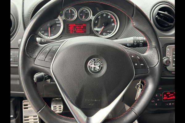 Alfa Romeo MiTo TwinAir | 17" Velgen | Navigatie | Cruise Control Let op auto niet altijd aanwezig Alfa Romeo MiTo TwinAir | 17" Velgen | Navigatie | Cruise Control Let op auto niet altijd aanwezig