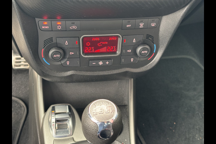 Alfa Romeo MiTo TwinAir | 17" Velgen | Navigatie | Cruise Control Let op auto niet altijd aanwezig Alfa Romeo MiTo TwinAir | 17" Velgen | Navigatie | Cruise Control Let op auto niet altijd aanwezig