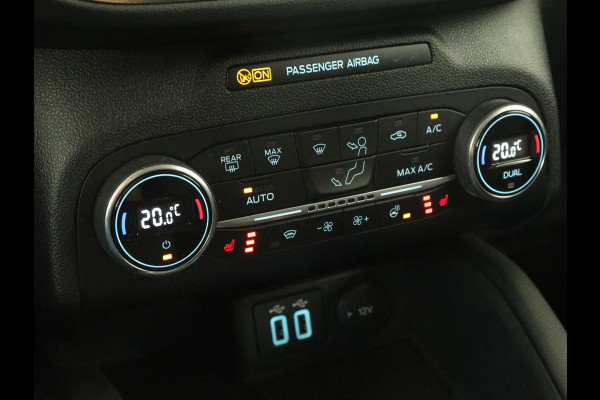 Ford Kuga 2.5 PHEV Titanium X | Trekhaak | Stoelverwarming | Camera | Carplay | Half leder | Achterbankverwarming | Navigatie | Full LED | Climate control | Parkeerhulp | Keyless | B&O Sound | Plug In