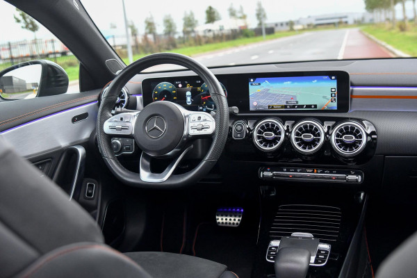 Mercedes-Benz CLA-Klasse 200 AMG Edition 1. Pano, Burm, Camera, Sfeer, CarPlay!