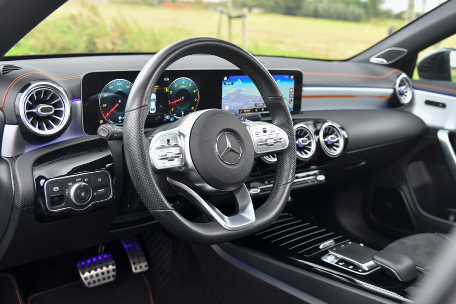 Mercedes-Benz CLA-Klasse 200 AMG Edition 1. Pano, Burm, Camera, Sfeer, CarPlay!