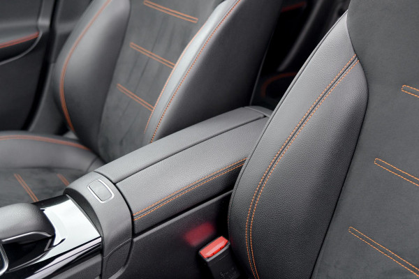 Mercedes-Benz CLA-Klasse 200 AMG Edition 1. Pano, Burm, Camera, Sfeer, CarPlay!