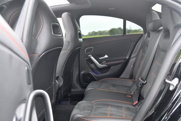 Mercedes-Benz CLA-Klasse 200 AMG Edition 1. Pano, Burm, Camera, Sfeer, CarPlay!