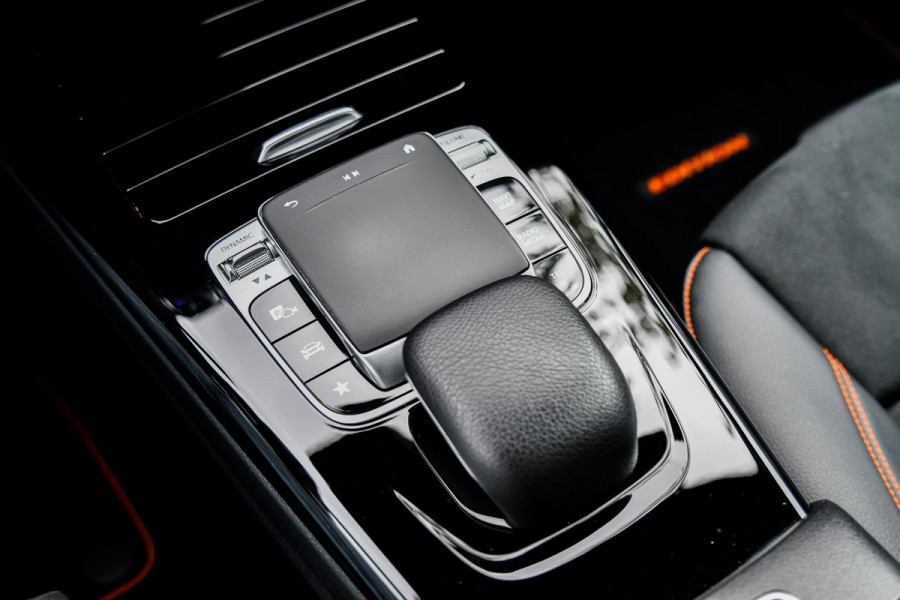 Mercedes-Benz CLA-Klasse 200 AMG Edition 1. Pano, Burm, Camera, Sfeer, CarPlay!