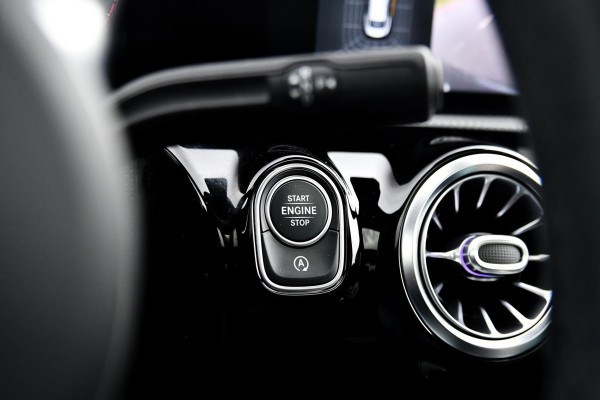 Mercedes-Benz CLA-Klasse 200 AMG Edition 1. Pano, Burm, Camera, Sfeer, CarPlay!