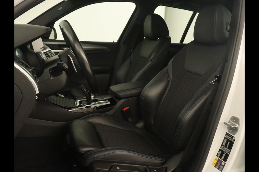 BMW X3 xDrive30e M Sport | 360 Camera | Harman/Kardon | Stoelverwarming | 20'' | Sportstoelen | Sfeerverlichting | Half leder | Navigatie | Live Cockpit | Keyless | PHEV | Plug In