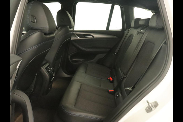 BMW X3 xDrive30e M Sport | 360 Camera | Harman/Kardon | Stoelverwarming | 20'' | Sportstoelen | Sfeerverlichting | Half leder | Navigatie | Live Cockpit | Keyless | PHEV | Plug In