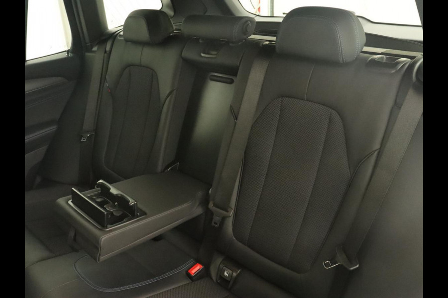 BMW X3 xDrive30e M Sport | 360 Camera | Harman/Kardon | Stoelverwarming | 20'' | Sportstoelen | Sfeerverlichting | Half leder | Navigatie | Live Cockpit | Keyless | PHEV | Plug In