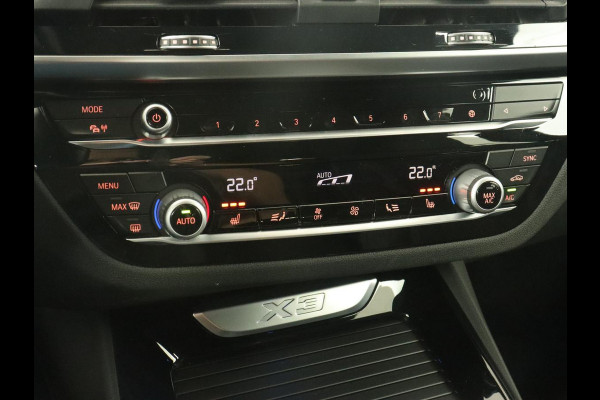 BMW X3 xDrive30e M Sport | 360 Camera | Harman/Kardon | Stoelverwarming | 20'' | Sportstoelen | Sfeerverlichting | Half leder | Navigatie | Live Cockpit | Keyless | PHEV | Plug In