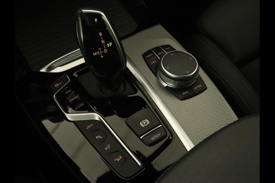 BMW X3 xDrive30e M Sport | 360 Camera | Harman/Kardon | Stoelverwarming | 20'' | Sportstoelen | Sfeerverlichting | Half leder | Navigatie | Live Cockpit | Keyless | PHEV | Plug In