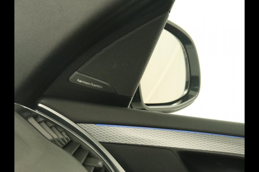 BMW X3 xDrive30e M Sport | 360 Camera | Harman/Kardon | Stoelverwarming | 20'' | Sportstoelen | Sfeerverlichting | Half leder | Navigatie | Live Cockpit | Keyless | PHEV | Plug In