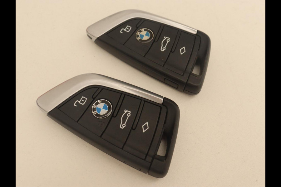 BMW X3 xDrive30e M Sport | 360 Camera | Harman/Kardon | Stoelverwarming | 20'' | Sportstoelen | Sfeerverlichting | Half leder | Navigatie | Live Cockpit | Keyless | PHEV | Plug In