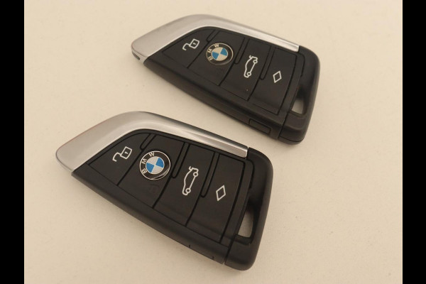BMW X3 xDrive30e M Sport | 360 Camera | Harman/Kardon | Stoelverwarming | 20'' | Sportstoelen | Sfeerverlichting | Half leder | Navigatie | Live Cockpit | Keyless | PHEV | Plug In