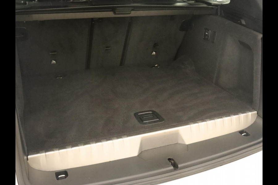 BMW X3 xDrive30e M Sport | 360 Camera | Harman/Kardon | Stoelverwarming | 20'' | Sportstoelen | Sfeerverlichting | Half leder | Navigatie | Live Cockpit | Keyless | PHEV | Plug In