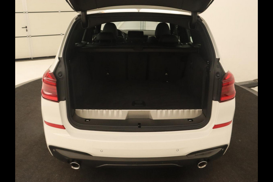BMW X3 xDrive30e M Sport | 360 Camera | Harman/Kardon | Stoelverwarming | 20'' | Sportstoelen | Sfeerverlichting | Half leder | Navigatie | Live Cockpit | Keyless | PHEV | Plug In