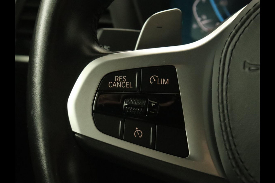 BMW X3 xDrive30e M Sport | 360 Camera | Harman/Kardon | Stoelverwarming | 20'' | Sportstoelen | Sfeerverlichting | Half leder | Navigatie | Live Cockpit | Keyless | PHEV | Plug In