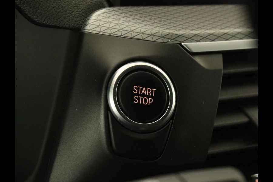 BMW X3 xDrive30e M Sport | 360 Camera | Harman/Kardon | Stoelverwarming | 20'' | Sportstoelen | Sfeerverlichting | Half leder | Navigatie | Live Cockpit | Keyless | PHEV | Plug In