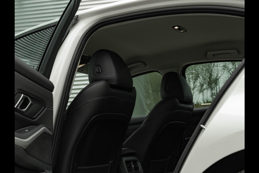 BMW 3-serie 320d - Sportstoelen - Trekhaak - 1-Hand - Navigatie - Bluetooth