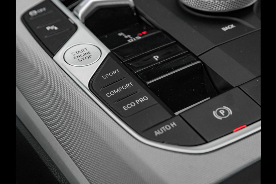 BMW 3-serie 320d - Sportstoelen - Trekhaak - 1-Hand - Navigatie - Bluetooth