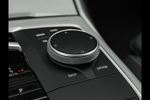 BMW 3-serie 320d - Sportstoelen - Trekhaak - 1-Hand - Navigatie - Bluetooth