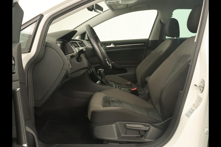 Volkswagen Golf 1.5 TSI Highline | 1e eigenaar | Virtual Cockpit | Adaptive cruise | Camera | Full LED | Carplay | Navigatie | Climate control | Parkeerhulp
