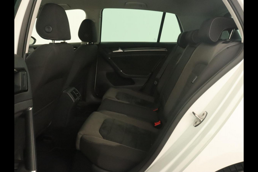 Volkswagen Golf 1.5 TSI Highline | 1e eigenaar | Virtual Cockpit | Adaptive cruise | Camera | Full LED | Carplay | Navigatie | Climate control | Parkeerhulp