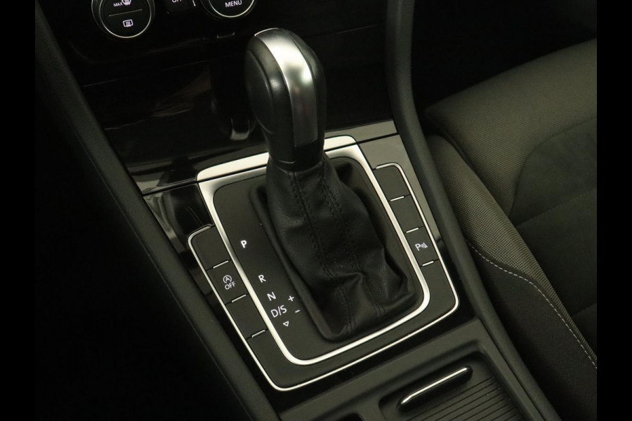 Volkswagen Golf 1.5 TSI Highline | 1e eigenaar | Virtual Cockpit | Adaptive cruise | Camera | Full LED | Carplay | Navigatie | Climate control | Parkeerhulp