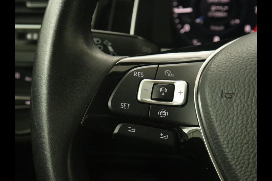 Volkswagen Golf 1.5 TSI Highline | 1e eigenaar | Virtual Cockpit | Adaptive cruise | Camera | Full LED | Carplay | Navigatie | Climate control | Parkeerhulp