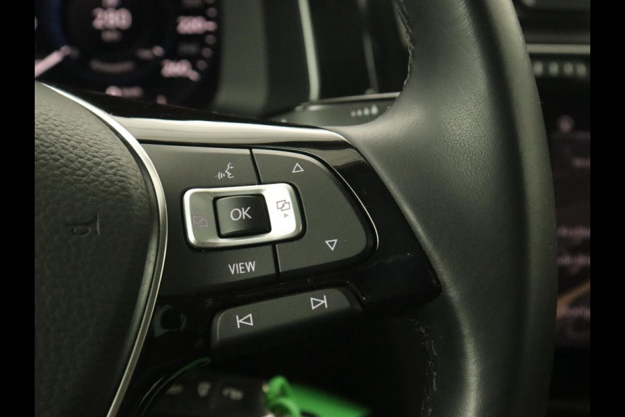 Volkswagen Golf 1.5 TSI Highline | 1e eigenaar | Virtual Cockpit | Adaptive cruise | Camera | Full LED | Carplay | Navigatie | Climate control | Parkeerhulp