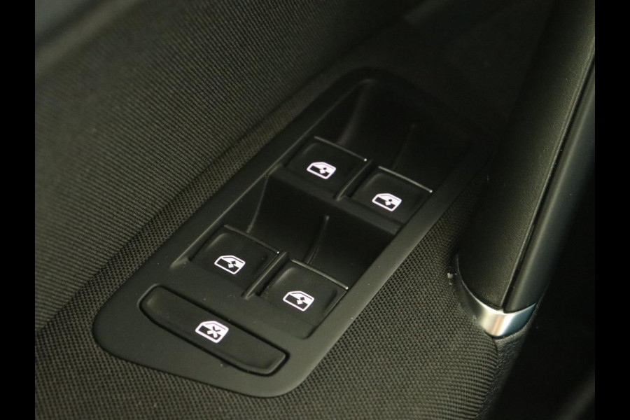Volkswagen Golf 1.5 TSI Highline | 1e eigenaar | Virtual Cockpit | Adaptive cruise | Camera | Full LED | Carplay | Navigatie | Climate control | Parkeerhulp