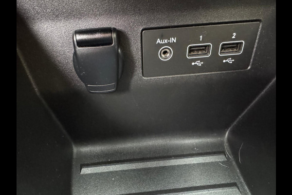 Renault Clio 1.6 E-Tech Hybrid 140 Zen LM velgen / Navi / P-sensoren / 1e eigenaar