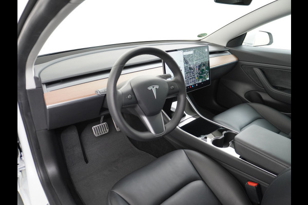 Tesla Model 3 RWD SR+ 60kWh 325PK SOH=85% LMV  AutoPilot Leder PanoDak Adaptive-Cruise Lmv Camera's Elektr.-Stuur+Stoelen+Spiegels+Geheugen+Ea Navi LED Comfortstoelen ACC DAB Voorverwarmen interieur via App Keyless via Telefoonsleutel One-Pedal-Drive Origineel Nederlandse auto tot 11kw laden thuis! 1.584kg licht!