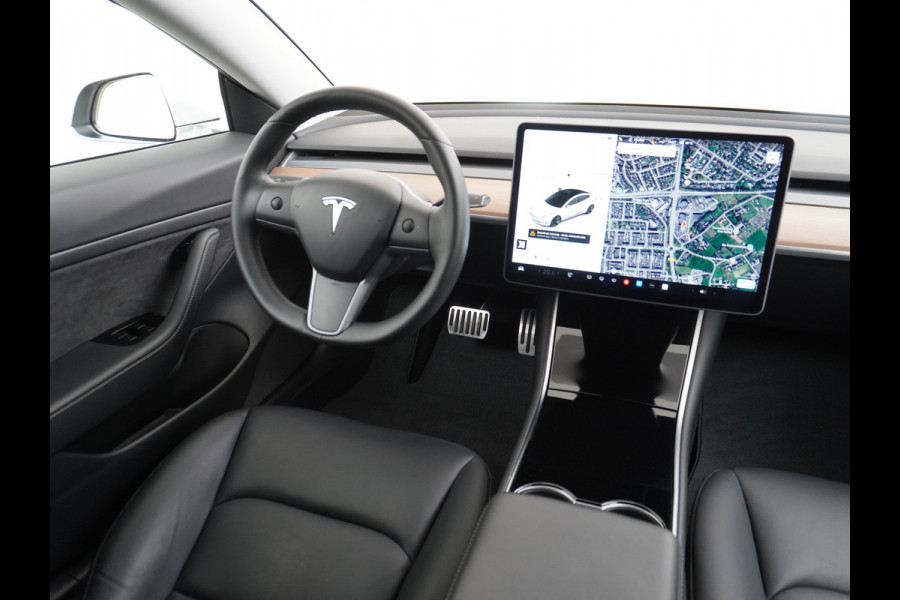 Tesla Model 3 RWD SR+ 60kWh 325PK SOH=85% LMV  AutoPilot Leder PanoDak Adaptive-Cruise Lmv Camera's Elektr.-Stuur+Stoelen+Spiegels+Geheugen+Ea Navi LED Comfortstoelen ACC DAB Voorverwarmen interieur via App Keyless via Telefoonsleutel One-Pedal-Drive Origineel Nederlandse auto tot 11kw laden thuis! 1.584kg licht!