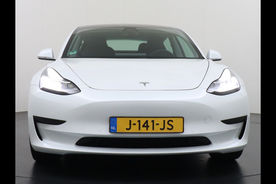 Tesla Model 3 RWD SR+ 60kWh 325PK SOH=85% LMV  AutoPilot Leder PanoDak Adaptive-Cruise Lmv Camera's Elektr.-Stuur+Stoelen+Spiegels+Geheugen+Ea Navi LED Comfortstoelen ACC DAB Voorverwarmen interieur via App Keyless via Telefoonsleutel One-Pedal-Drive Origineel Nederlandse auto tot 11kw laden thuis! 1.584kg licht!