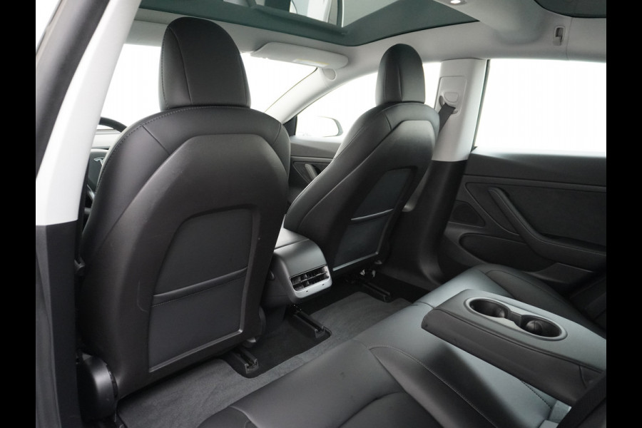 Tesla Model 3 RWD SR+ 60kWh 325PK SOH=85% LMV  AutoPilot Leder PanoDak Adaptive-Cruise Lmv Camera's Elektr.-Stuur+Stoelen+Spiegels+Geheugen+Ea Navi LED Comfortstoelen ACC DAB Voorverwarmen interieur via App Keyless via Telefoonsleutel One-Pedal-Drive Origineel Nederlandse auto tot 11kw laden thuis! 1.584kg licht!