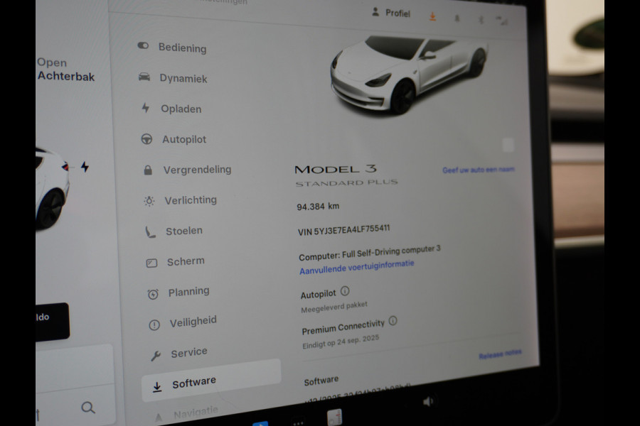Tesla Model 3 RWD SR+ 60kWh 325PK SOH=85% LMV  AutoPilot Leder PanoDak Adaptive-Cruise Lmv Camera's Elektr.-Stuur+Stoelen+Spiegels+Geheugen+Ea Navi LED Comfortstoelen ACC DAB Voorverwarmen interieur via App Keyless via Telefoonsleutel One-Pedal-Drive Origineel Nederlandse auto tot 11kw laden thuis! 1.584kg licht!