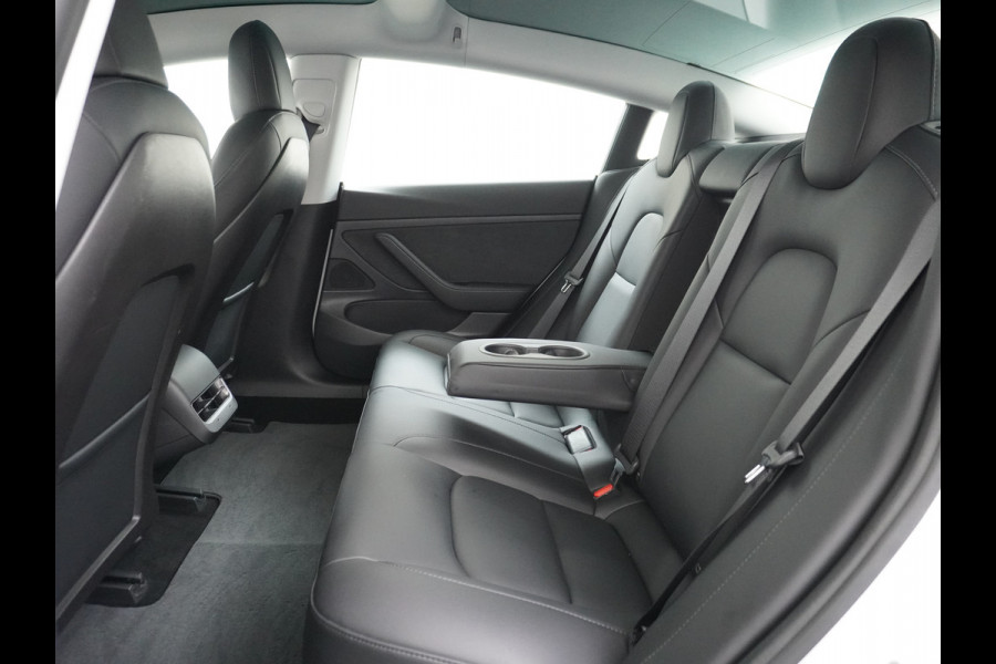 Tesla Model 3 RWD SR+ 60kWh 325PK SOH=85% LMV  AutoPilot Leder PanoDak Adaptive-Cruise Lmv Camera's Elektr.-Stuur+Stoelen+Spiegels+Geheugen+Ea Navi LED Comfortstoelen ACC DAB Voorverwarmen interieur via App Keyless via Telefoonsleutel One-Pedal-Drive Origineel Nederlandse auto tot 11kw laden thuis! 1.584kg licht!