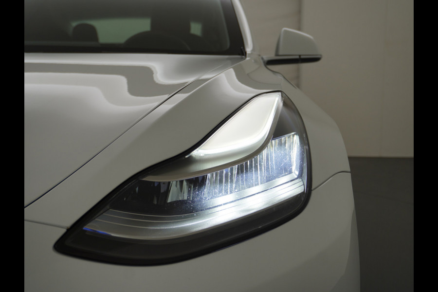 Tesla Model 3 RWD SR+ 60kWh 325PK SOH=85% LMV  AutoPilot Leder PanoDak Adaptive-Cruise Lmv Camera's Elektr.-Stuur+Stoelen+Spiegels+Geheugen+Ea Navi LED Comfortstoelen ACC DAB Voorverwarmen interieur via App Keyless via Telefoonsleutel One-Pedal-Drive Origineel Nederlandse auto tot 11kw laden thuis! 1.584kg licht!