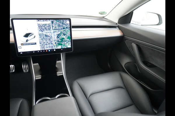 Tesla Model 3 RWD SR+ 60kWh 325PK SOH=85% LMV  AutoPilot Leder PanoDak Adaptive-Cruise Lmv Camera's Elektr.-Stuur+Stoelen+Spiegels+Geheugen+Ea Navi LED Comfortstoelen ACC DAB Voorverwarmen interieur via App Keyless via Telefoonsleutel One-Pedal-Drive Origineel Nederlandse auto tot 11kw laden thuis! 1.584kg licht!