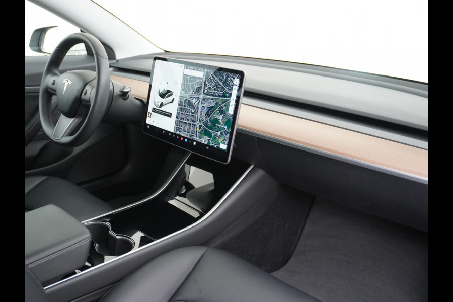 Tesla Model 3 RWD SR+ 60kWh 325PK SOH=85% LMV  AutoPilot Leder PanoDak Adaptive-Cruise Lmv Camera's Elektr.-Stuur+Stoelen+Spiegels+Geheugen+Ea Navi LED Comfortstoelen ACC DAB Voorverwarmen interieur via App Keyless via Telefoonsleutel One-Pedal-Drive Origineel Nederlandse auto tot 11kw laden thuis! 1.584kg licht!