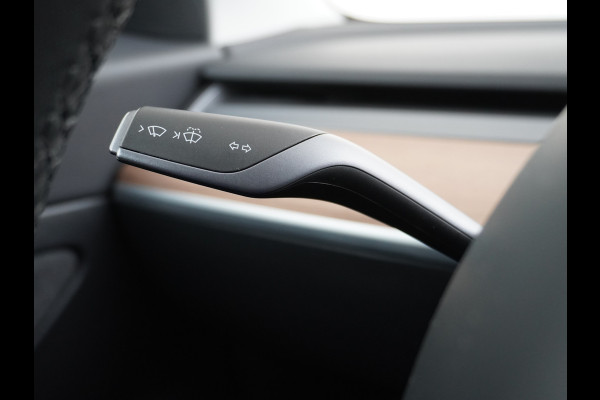 Tesla Model 3 RWD SR+ 60kWh 325PK SOH=85% LMV  AutoPilot Leder PanoDak Adaptive-Cruise Lmv Camera's Elektr.-Stuur+Stoelen+Spiegels+Geheugen+Ea Navi LED Comfortstoelen ACC DAB Voorverwarmen interieur via App Keyless via Telefoonsleutel One-Pedal-Drive Origineel Nederlandse auto tot 11kw laden thuis! 1.584kg licht!