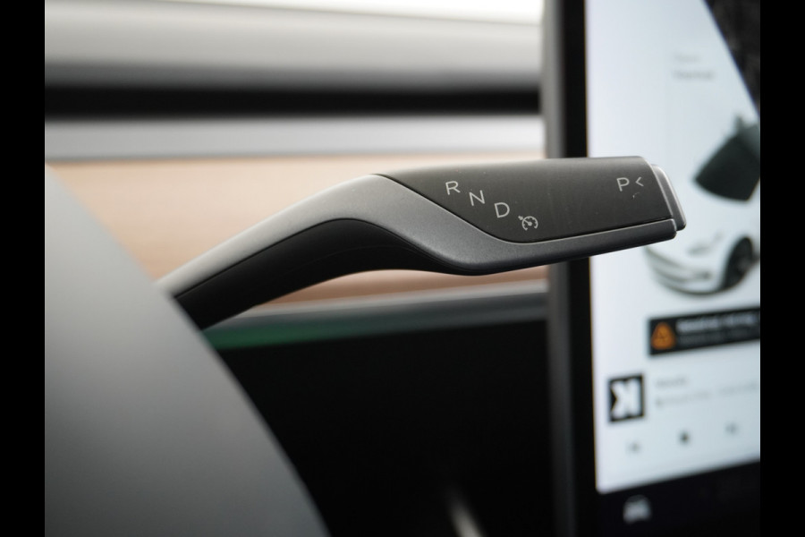Tesla Model 3 RWD SR+ 60kWh 325PK SOH=85% LMV  AutoPilot Leder PanoDak Adaptive-Cruise Lmv Camera's Elektr.-Stuur+Stoelen+Spiegels+Geheugen+Ea Navi LED Comfortstoelen ACC DAB Voorverwarmen interieur via App Keyless via Telefoonsleutel One-Pedal-Drive Origineel Nederlandse auto tot 11kw laden thuis! 1.584kg licht!
