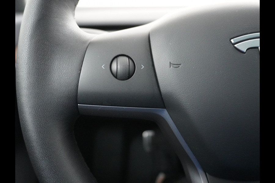 Tesla Model 3 RWD SR+ 60kWh 325PK SOH=85% LMV  AutoPilot Leder PanoDak Adaptive-Cruise Lmv Camera's Elektr.-Stuur+Stoelen+Spiegels+Geheugen+Ea Navi LED Comfortstoelen ACC DAB Voorverwarmen interieur via App Keyless via Telefoonsleutel One-Pedal-Drive Origineel Nederlandse auto tot 11kw laden thuis! 1.584kg licht!