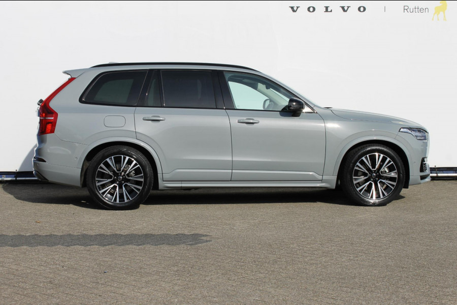 Volvo XC90 T8 455PK Autm. Plug-in hybrid AWD Ultra Dark Luchtvering / Massagefunctie voorstoelen / Semi elektrisch wegklapbare trekhaak / Head-up Display / Gelamineerde zijruiten / Bowers&Wilkins audio
