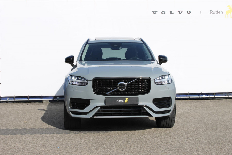 Volvo XC90 T8 455PK Autm. Plug-in hybrid AWD Ultra Dark Luchtvering / Massagefunctie voorstoelen / Semi elektrisch wegklapbare trekhaak / Head-up Display / Gelamineerde zijruiten / Bowers&Wilkins audio