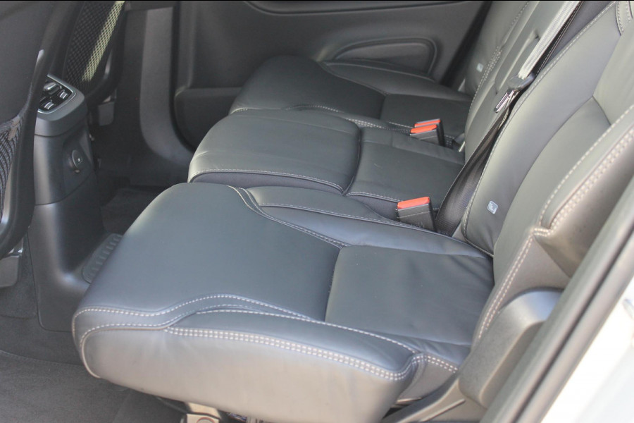 Volvo XC90 T8 455PK Autm. Plug-in hybrid AWD Ultra Dark Luchtvering / Massagefunctie voorstoelen / Semi elektrisch wegklapbare trekhaak / Head-up Display / Gelamineerde zijruiten / Bowers&Wilkins audio