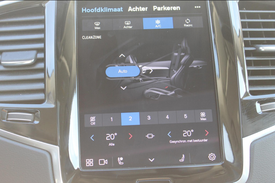Volvo XC90 T8 455PK Autm. Plug-in hybrid AWD Ultra Dark Luchtvering / Massagefunctie voorstoelen / Semi elektrisch wegklapbare trekhaak / Head-up Display / Gelamineerde zijruiten / Bowers&Wilkins audio